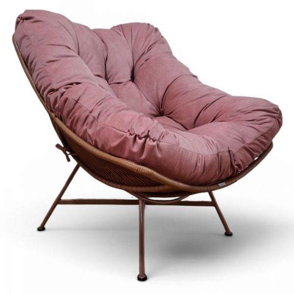 Silla de Sala Nimbus con cojín acolchado y tejido artesanal.